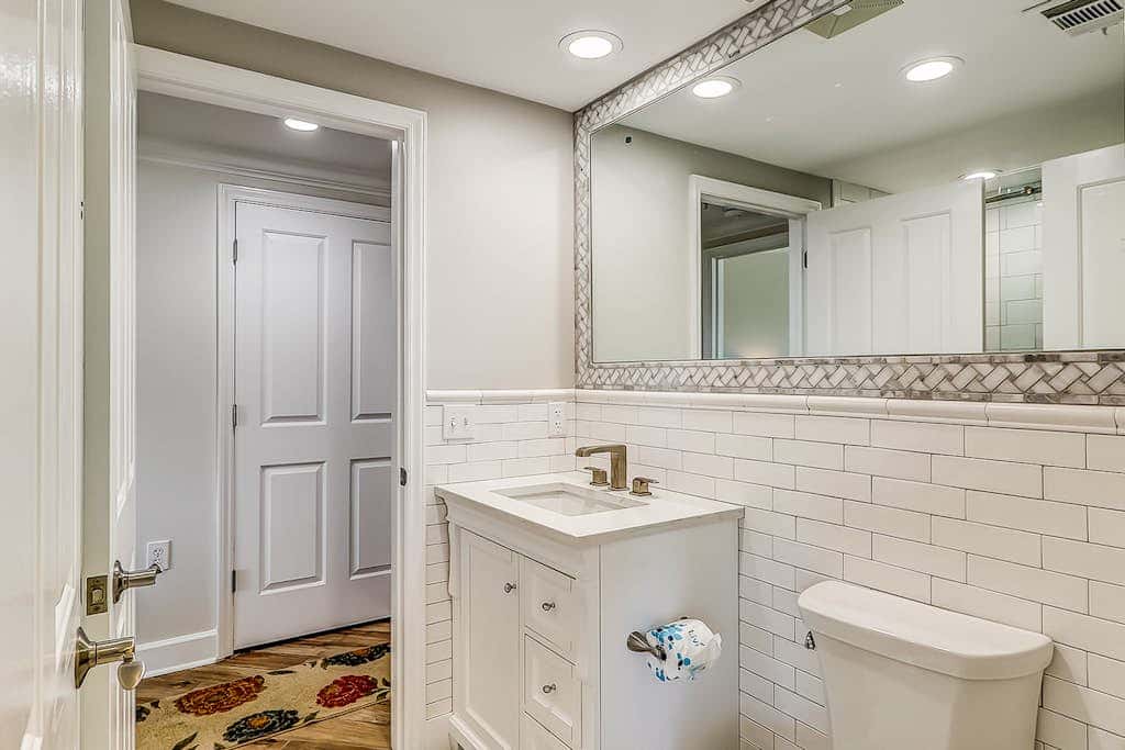 Corner condo with panoramic view & wraparound deck, just steps from the water