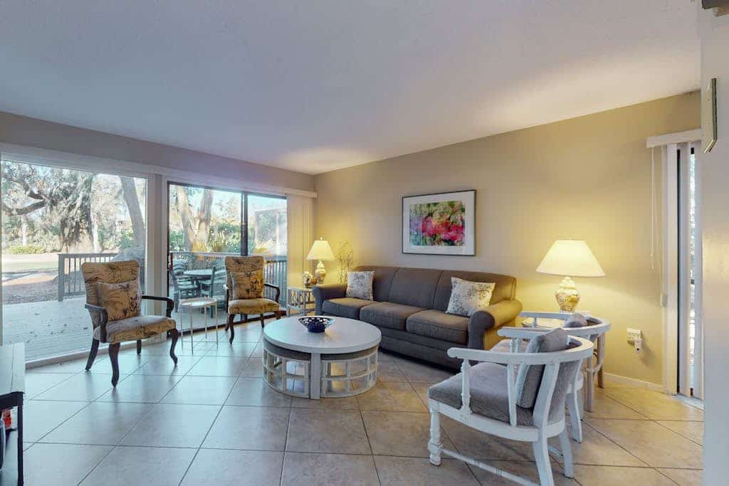 Hickory Cove 18