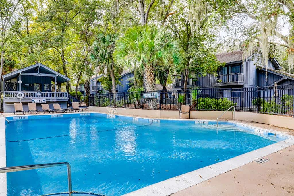 Relaxing condo with golf course views, private deck, and easy beach access