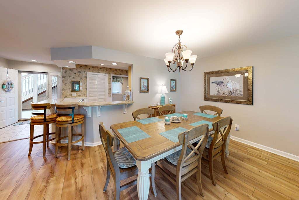 Island Bliss Near the Beach with Golf On Site, Shared Pool,Hot Tub & Private Deck