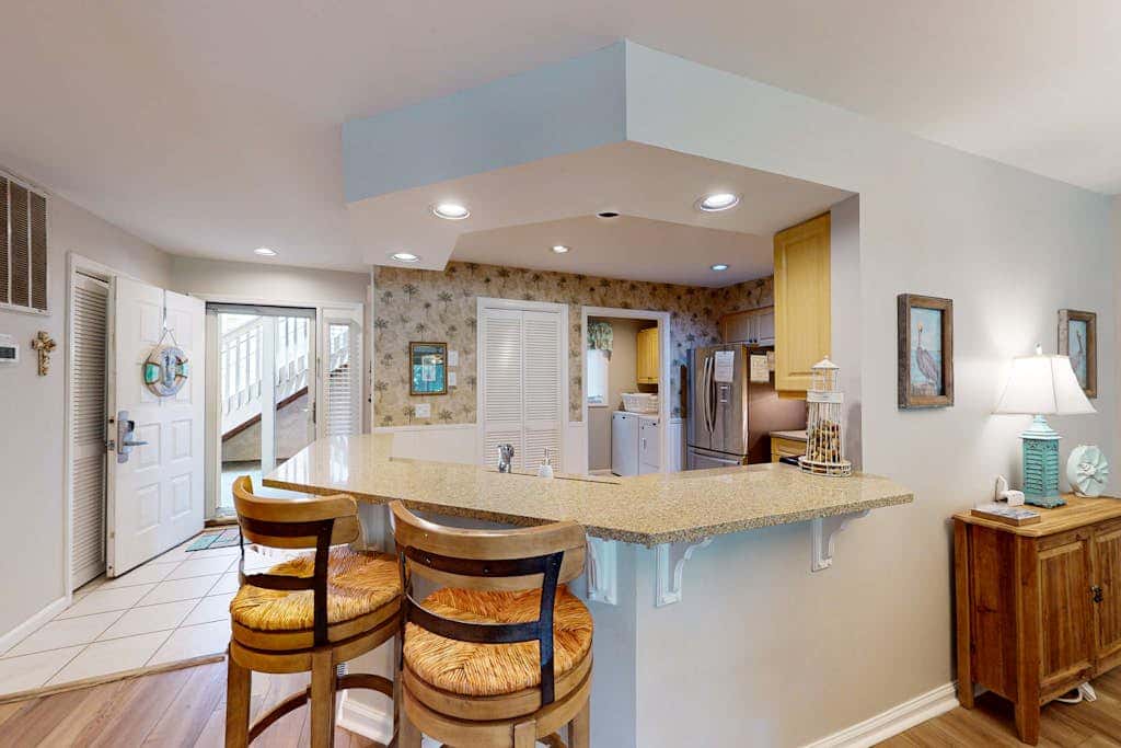 Island Bliss Near the Beach with Golf On Site, Shared Pool,Hot Tub & Private Deck