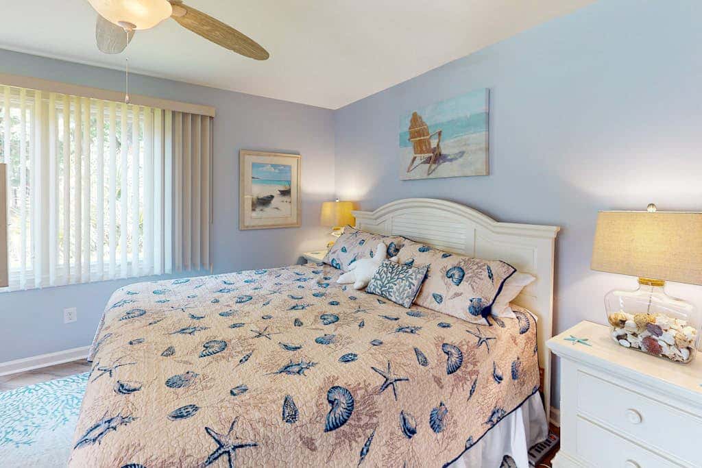 Island Bliss Near the Beach with Golf On Site, Shared Pool,Hot Tub & Private Deck