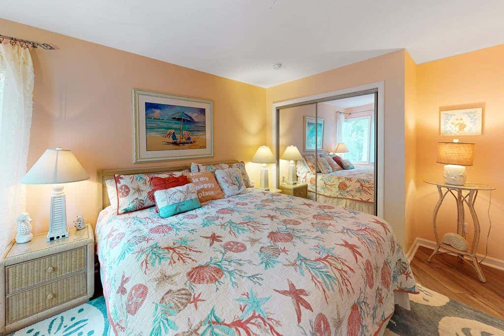 Island Bliss Near the Beach with Golf On Site, Shared Pool,Hot Tub & Private Deck