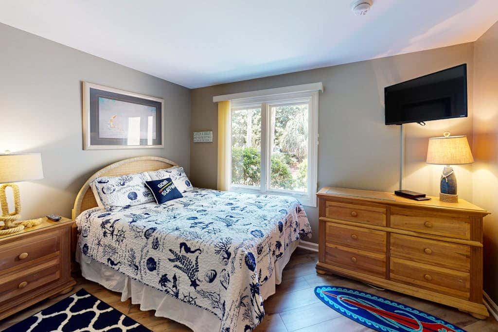Island Bliss Near the Beach with Golf On Site, Shared Pool,Hot Tub & Private Deck