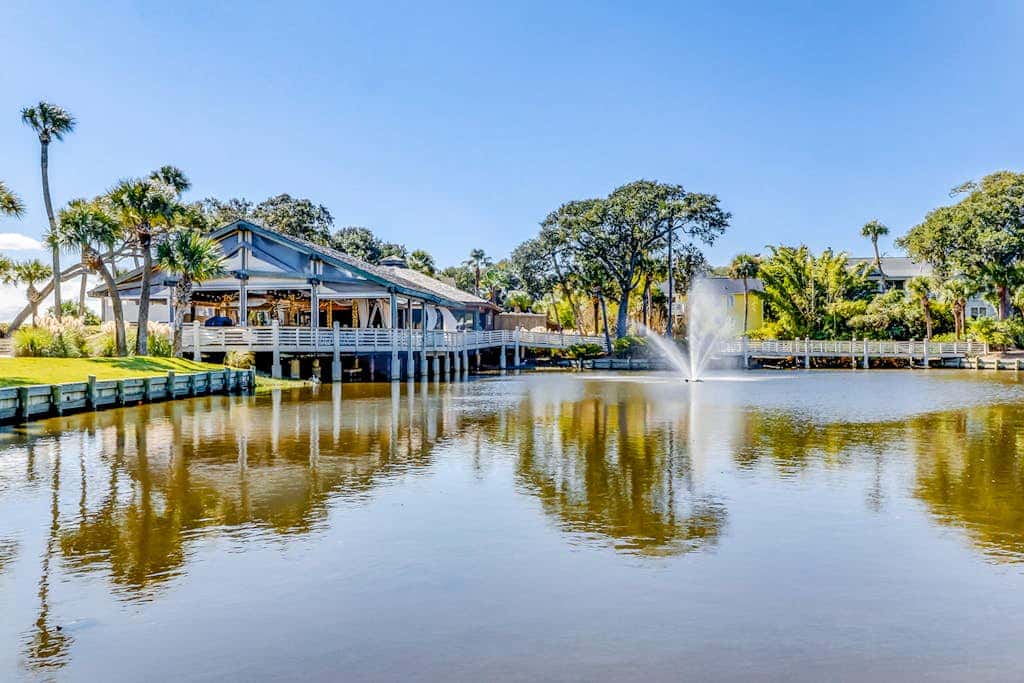 Island Bliss Near the Beach with Golf On Site, Shared Pool,Hot Tub & Private Deck