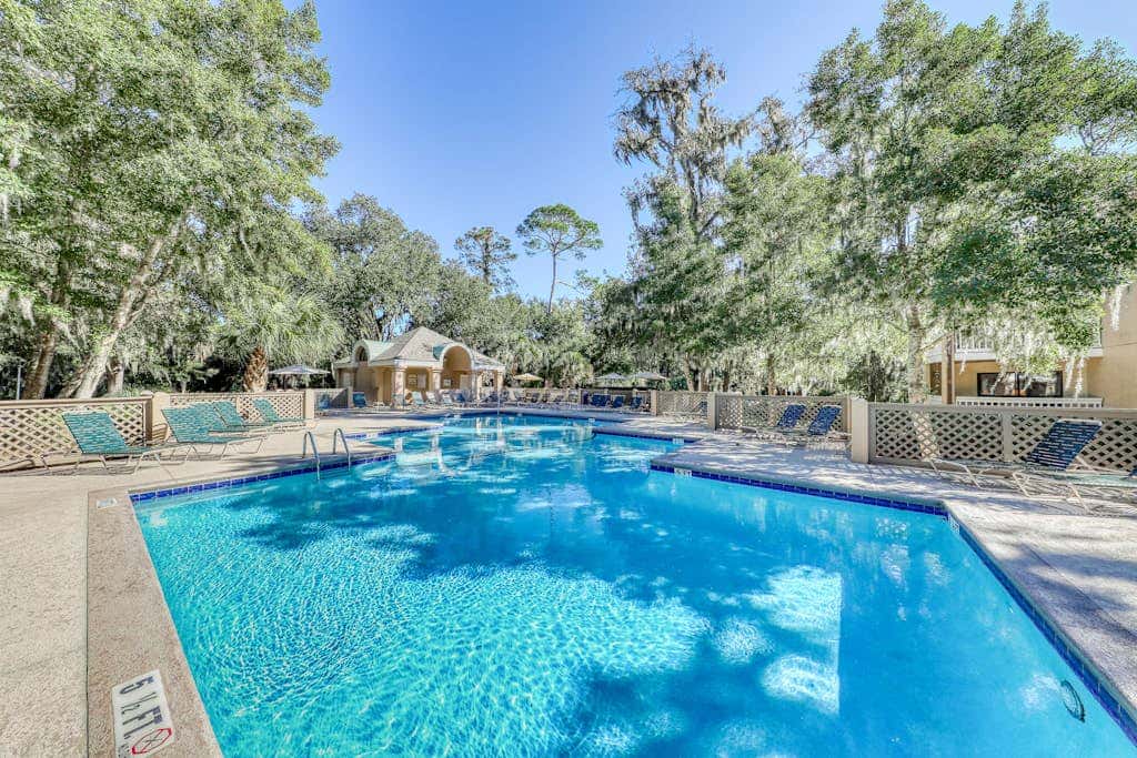 Island Bliss Near the Beach with Golf On Site, Shared Pool,Hot Tub & Private Deck