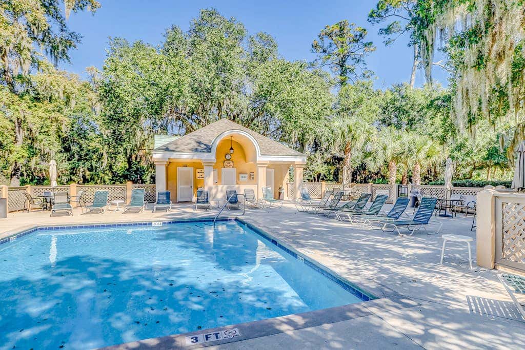 Island Bliss Near the Beach with Golf On Site, Shared Pool,Hot Tub & Private Deck