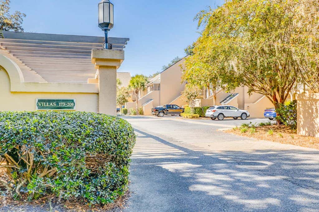Island Bliss Near the Beach with Golf On Site, Shared Pool,Hot Tub & Private Deck