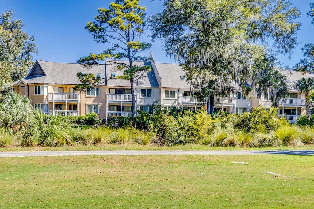 Island Bliss Near the Beach with Golf On Site, Shared Pool,Hot Tub & Private Deck