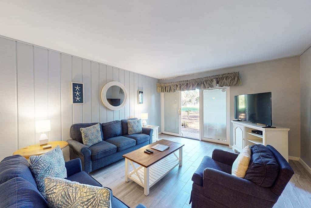 Ground level condo with pool, golf & Sea Pines Beach Club access