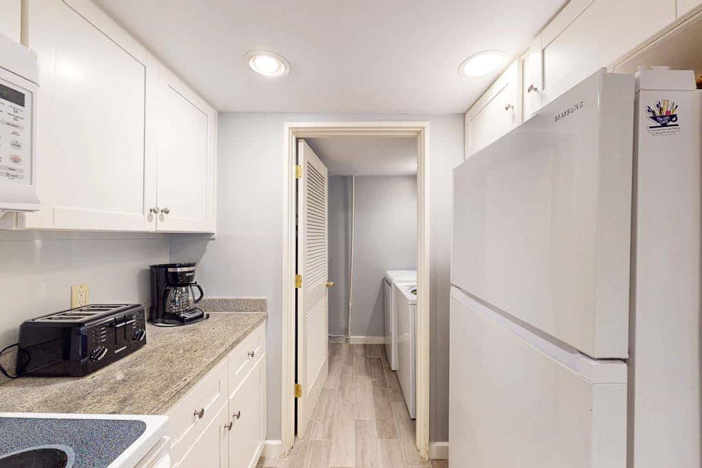 Ground level condo with pool, golf & Sea Pines Beach Club access