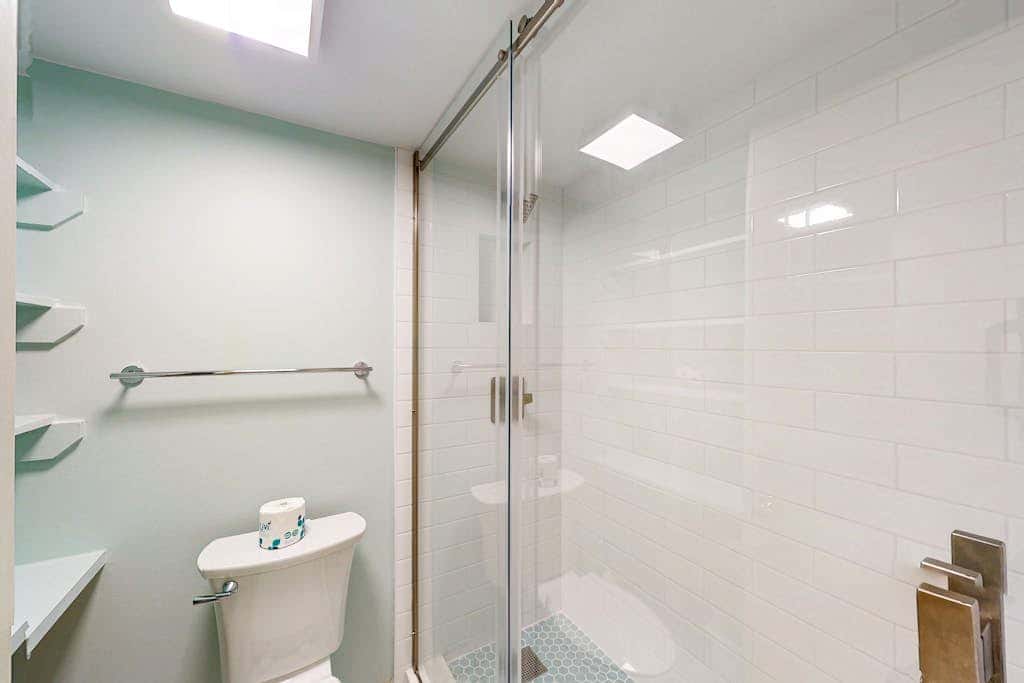 Ground level condo with pool, golf & Sea Pines Beach Club access