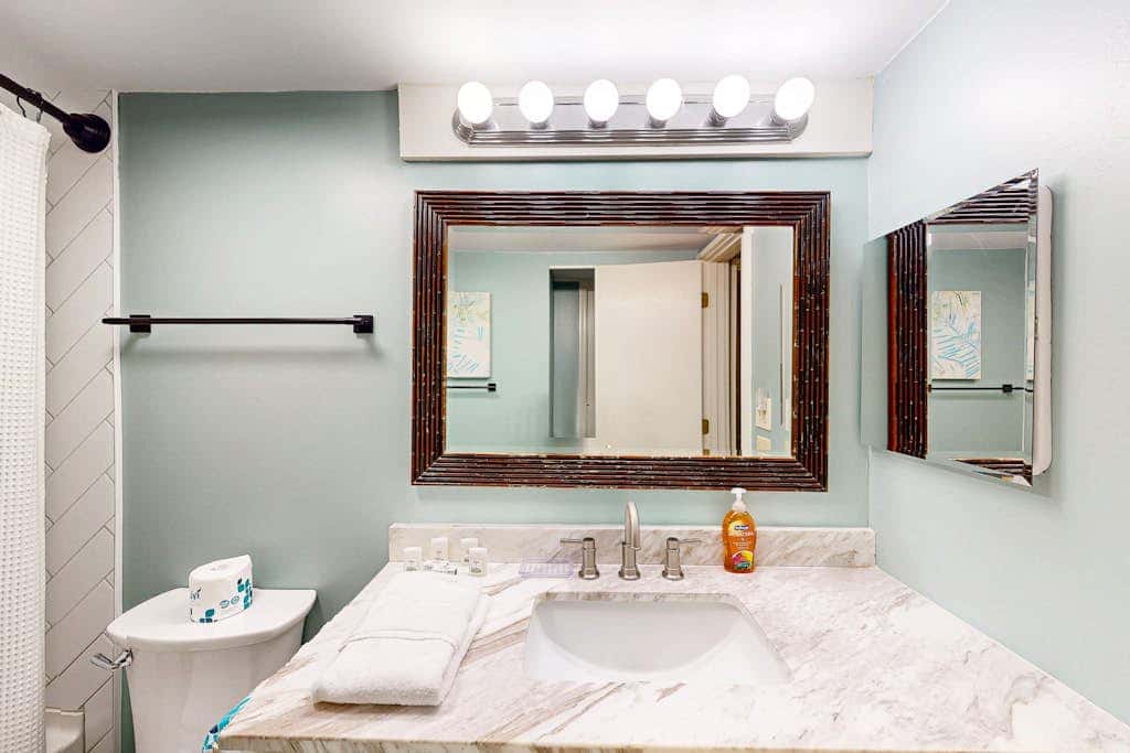 Ground level condo with pool, golf & Sea Pines Beach Club access