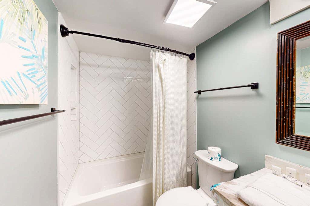 Ground level condo with pool, golf & Sea Pines Beach Club access