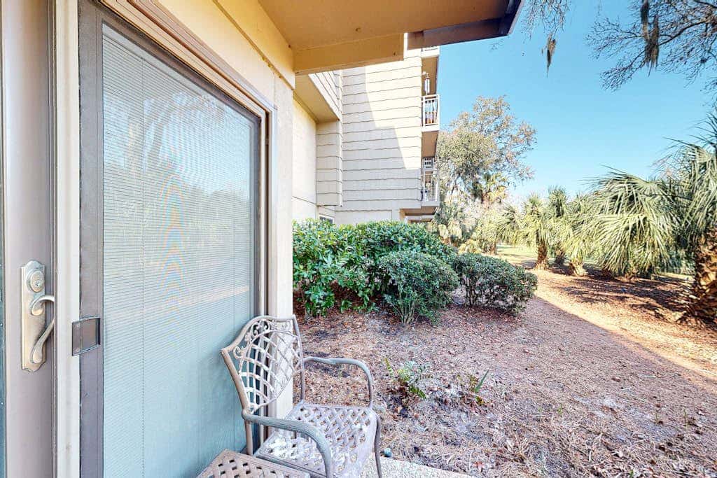 Ground level condo with pool, golf & Sea Pines Beach Club access