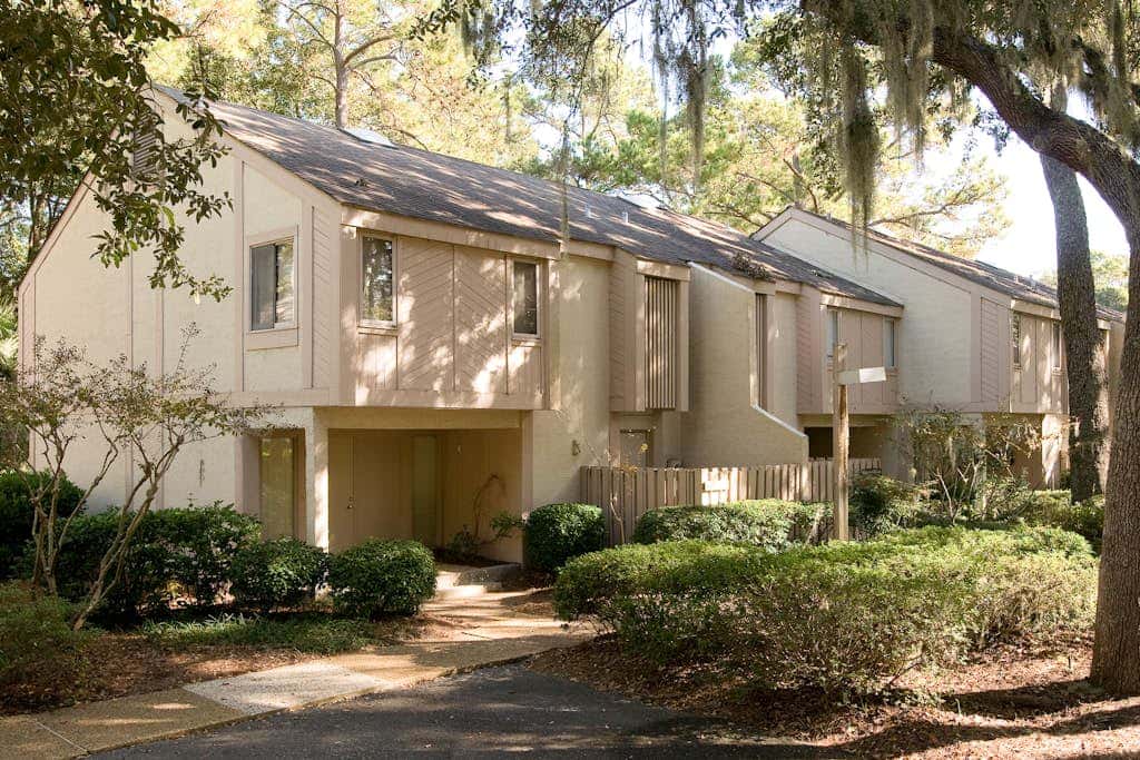 Ground level condo with pool, golf & Sea Pines Beach Club access