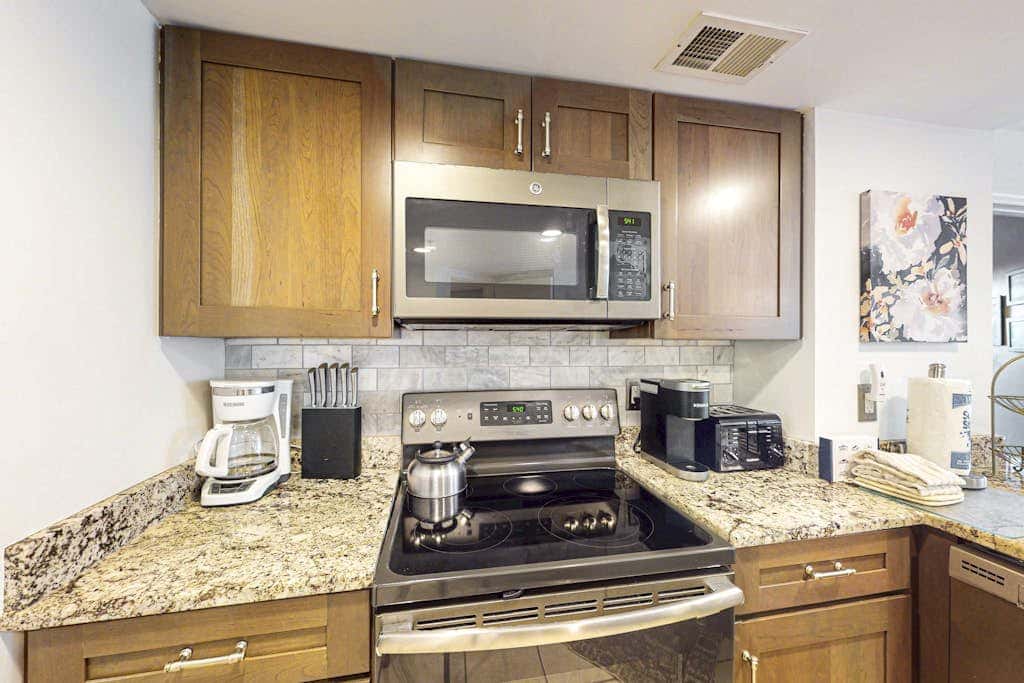 Island condo with beach access and balcony view  close to golf