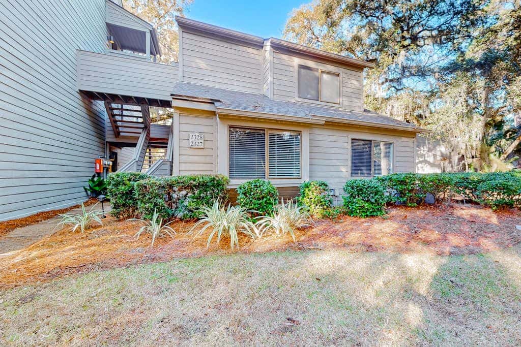 Dog friendly villa with lagoon views & an updated interior near beach & pools