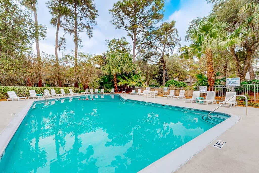 Dog friendly villa with lagoon views & an updated interior near beach & pools