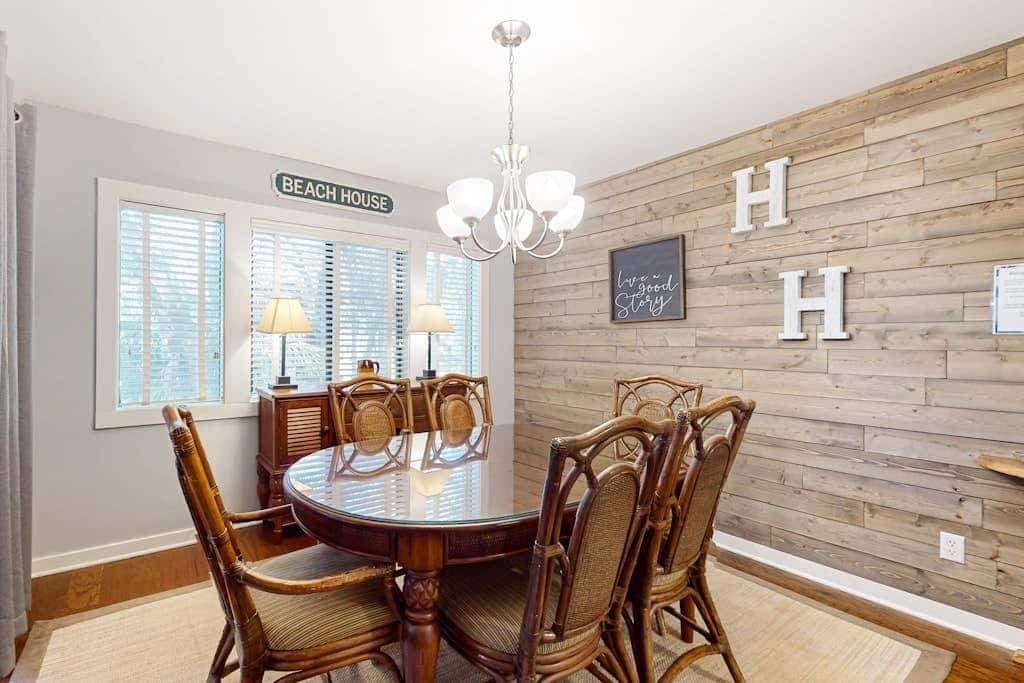 Dog friendly villa with lagoon views & an updated interior near beach & pools