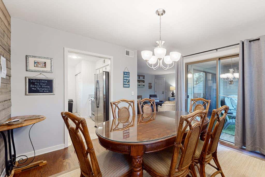 Dog friendly villa with lagoon views & an updated interior near beach & pools