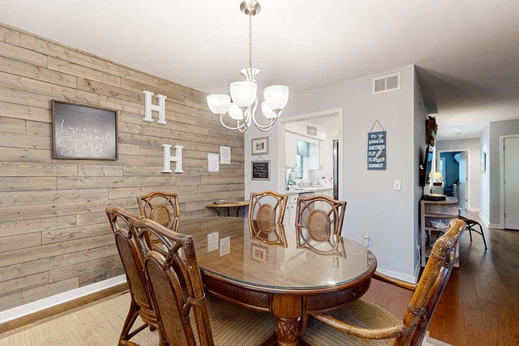 Dog friendly villa with lagoon views & an updated interior near beach & pools