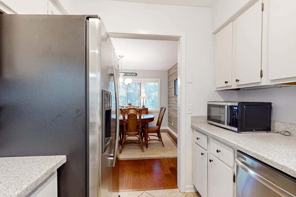 Dog friendly villa with lagoon views & an updated interior near beach & pools