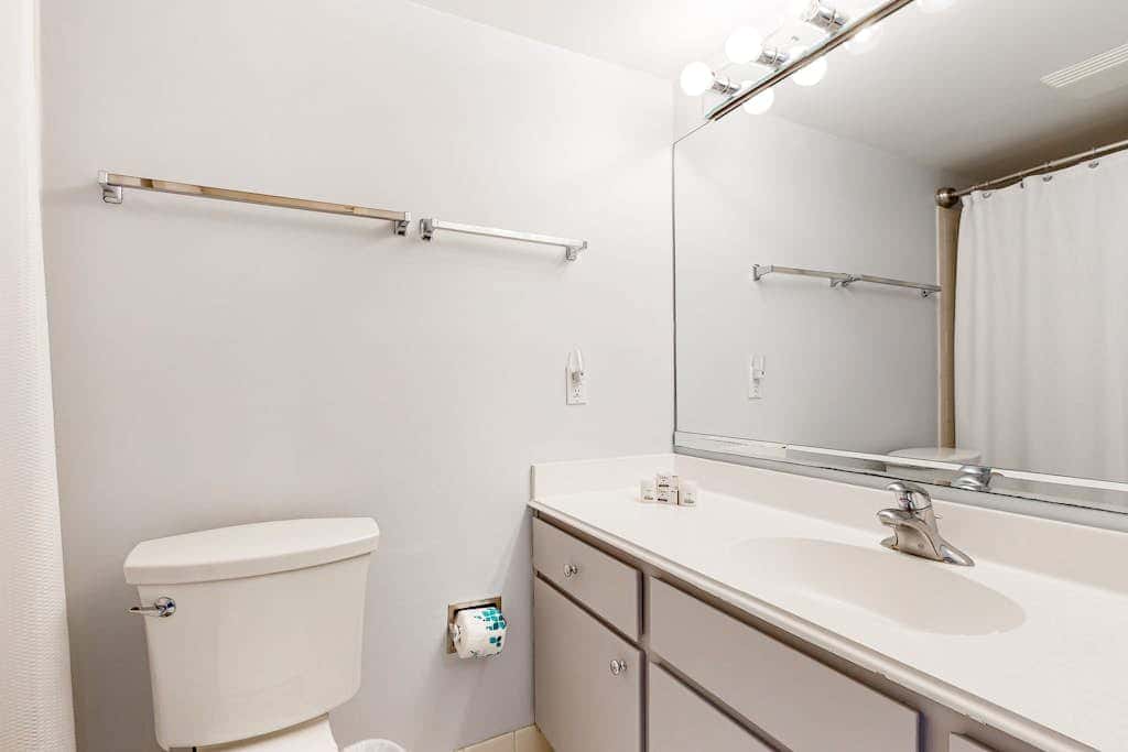 Dog friendly villa with lagoon views & an updated interior near beach & pools