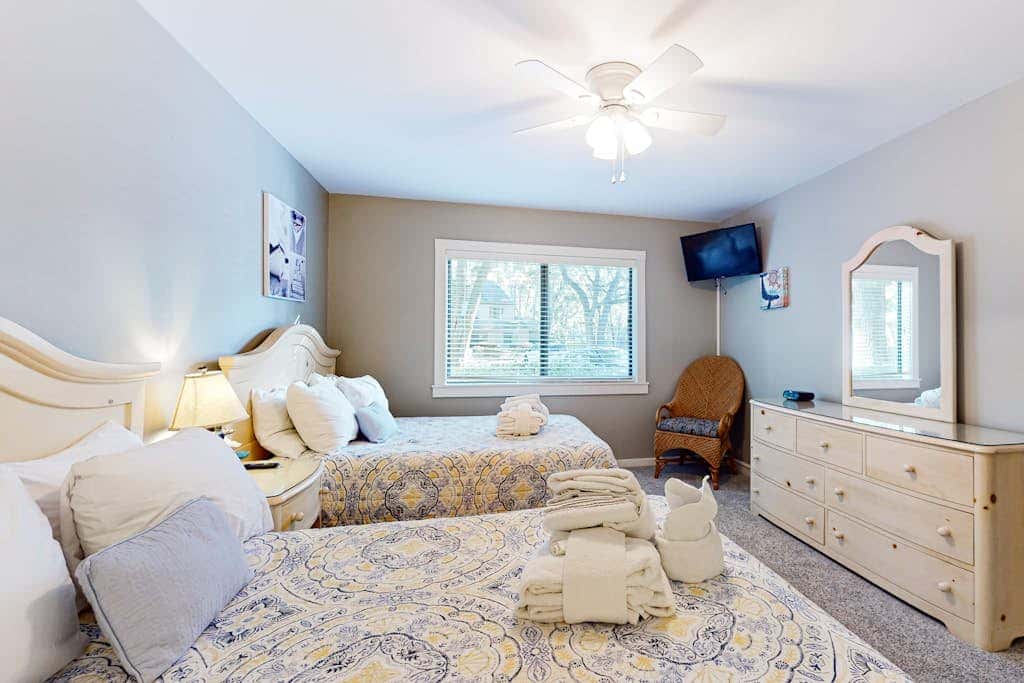 Dog friendly villa with lagoon views & an updated interior near beach & pools