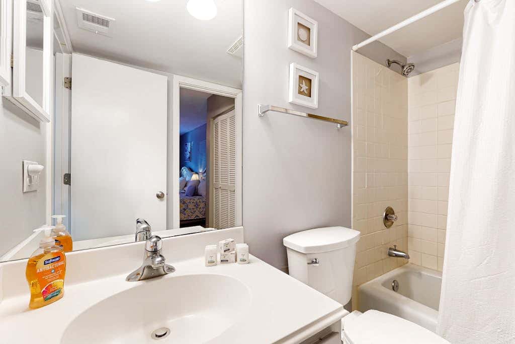 Dog friendly villa with lagoon views & an updated interior near beach & pools
