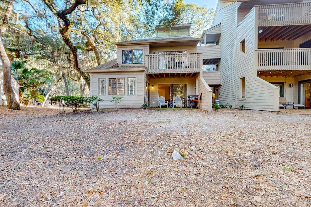Dog friendly villa with lagoon views & an updated interior near beach & pools