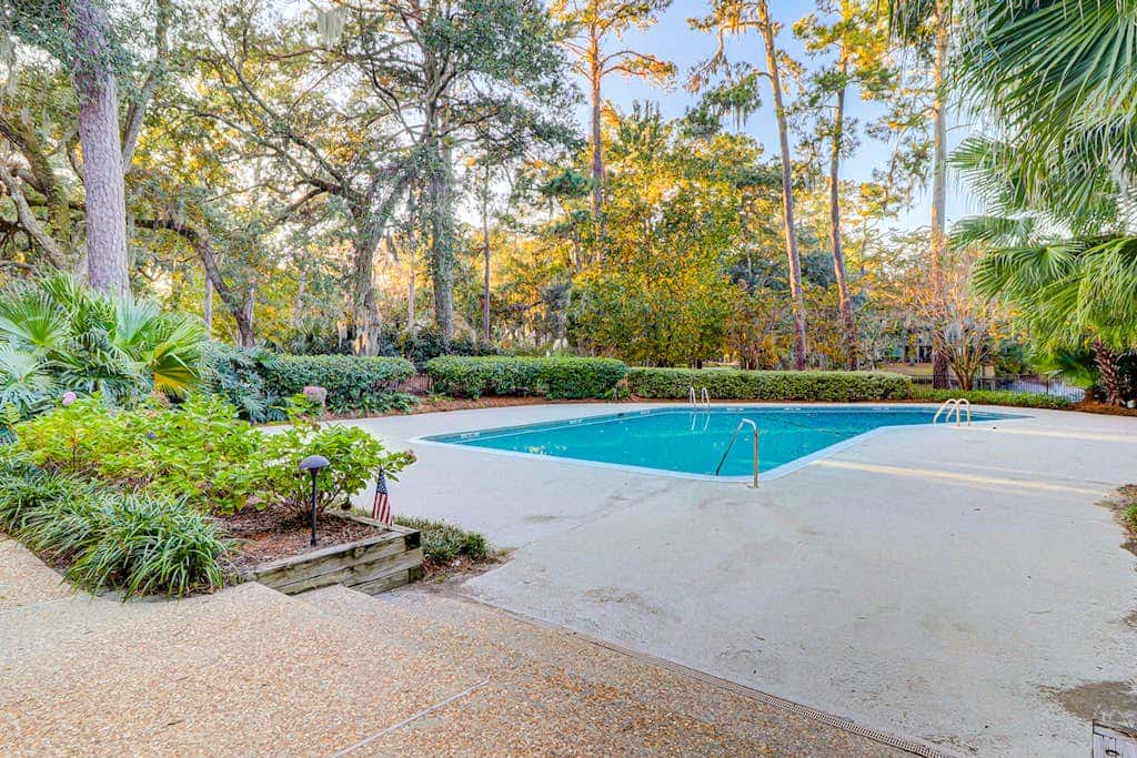 Dog friendly villa with lagoon views & an updated interior near beach & pools