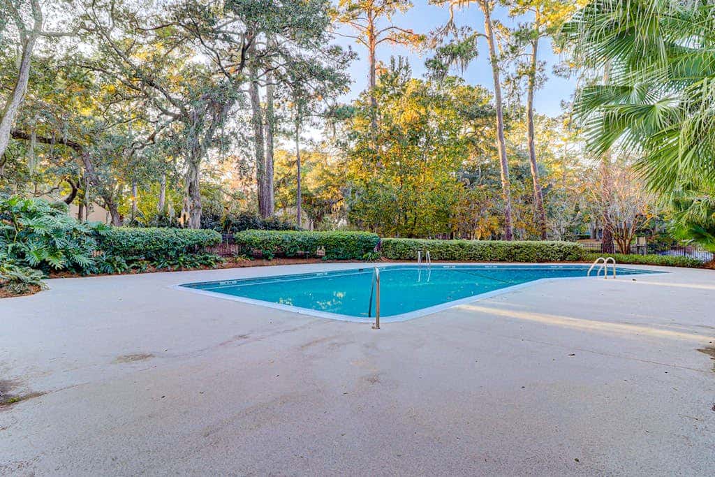 Dog friendly villa with lagoon views & an updated interior near beach & pools