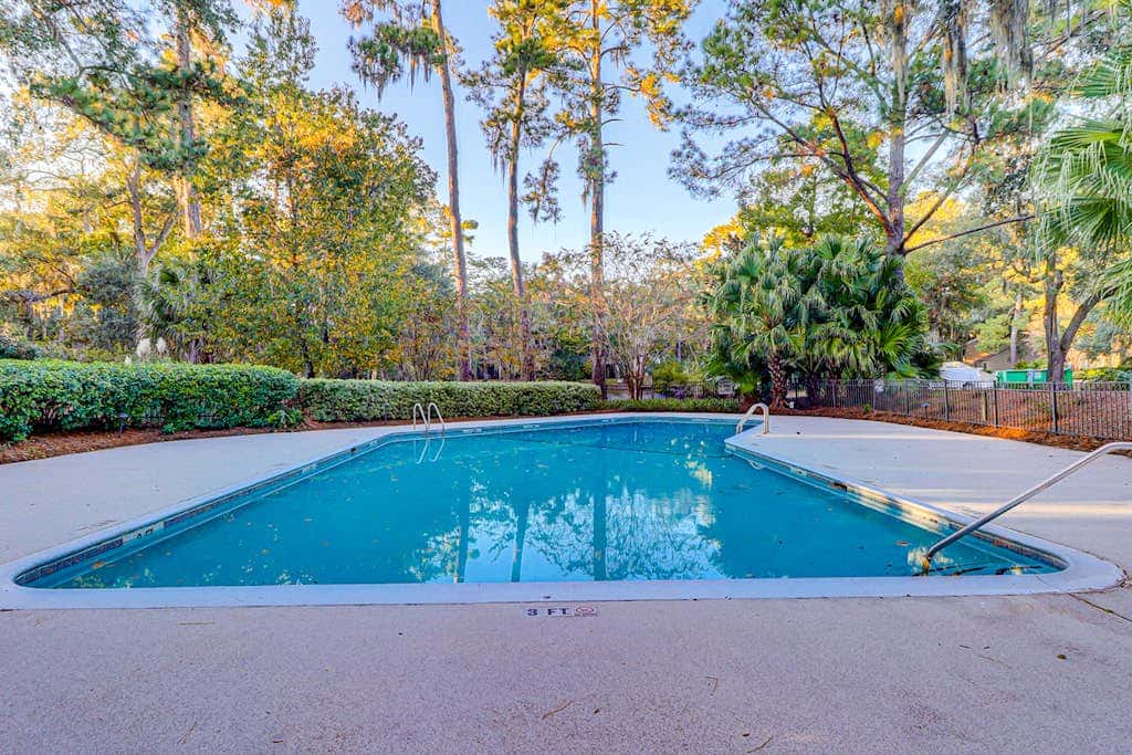 Dog friendly villa with lagoon views & an updated interior near beach & pools