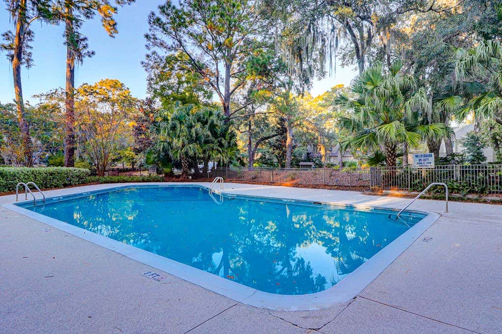 Dog friendly villa with lagoon views & an updated interior near beach & pools