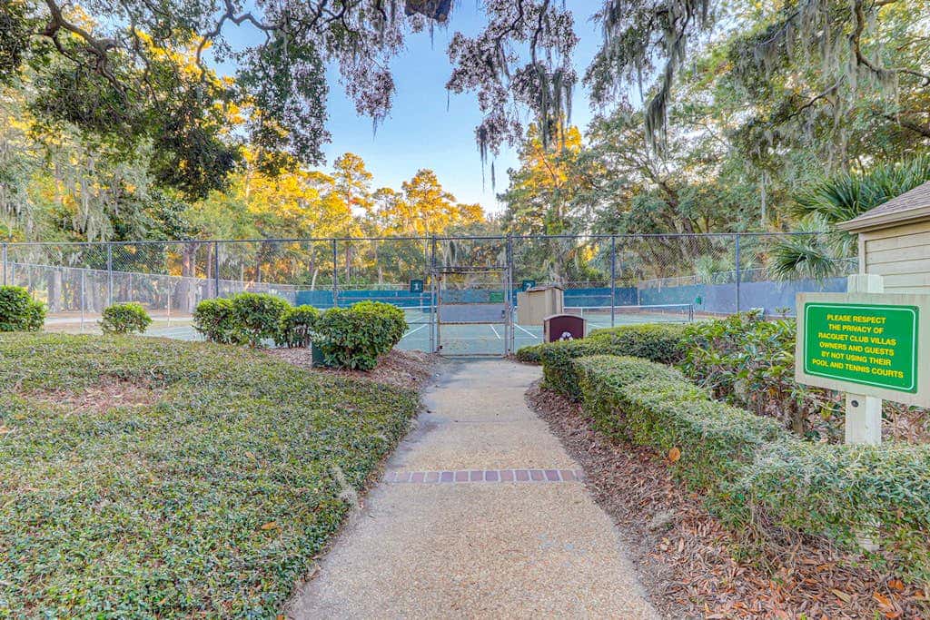 Dog friendly villa with lagoon views & an updated interior near beach & pools