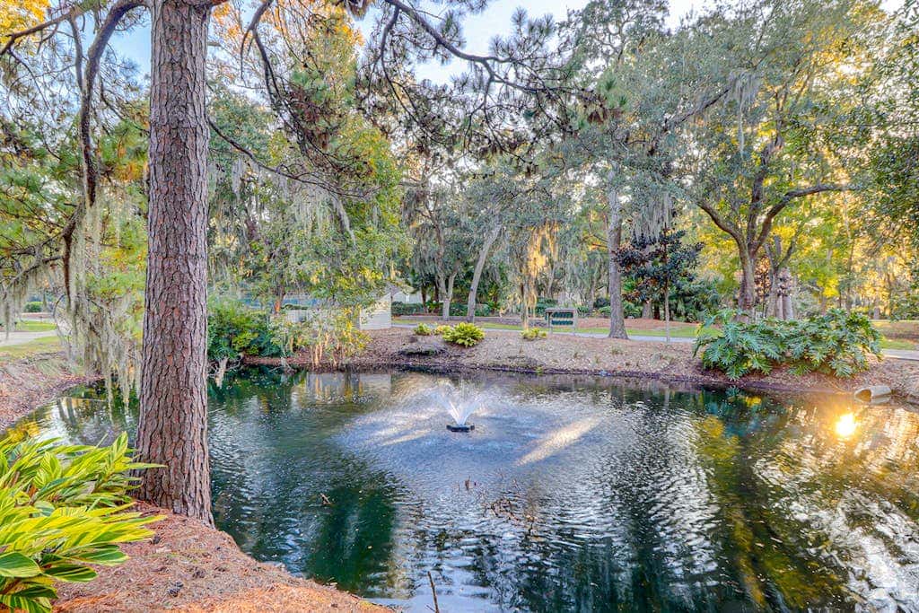 Dog friendly villa with lagoon views & an updated interior near beach & pools