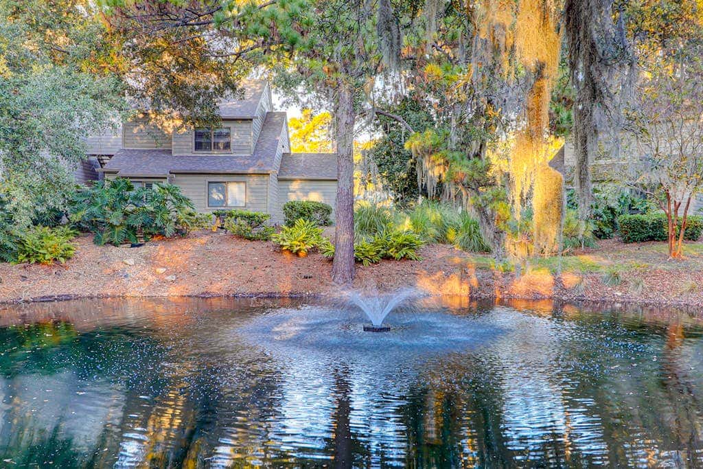 Dog friendly villa with lagoon views & an updated interior near beach & pools