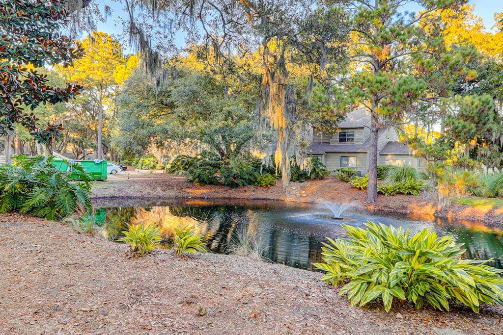 Dog friendly villa with lagoon views & an updated interior near beach & pools