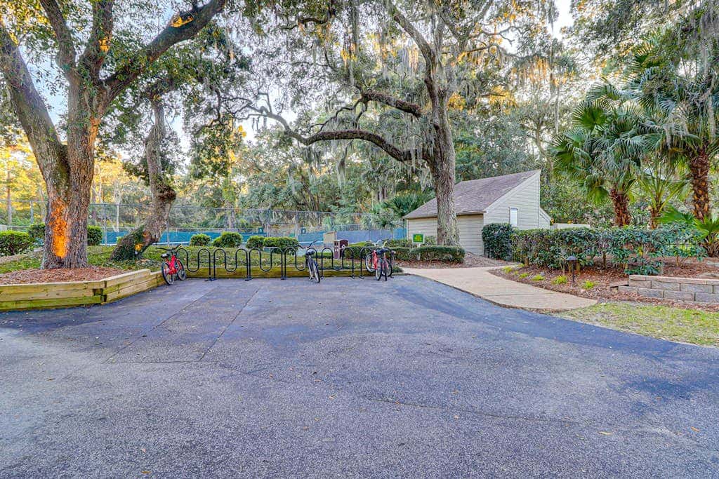 Dog friendly villa with lagoon views & an updated interior near beach & pools