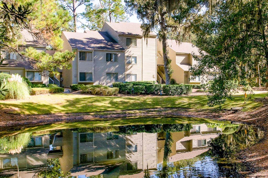 Dog friendly villa with lagoon views & an updated interior near beach & pools