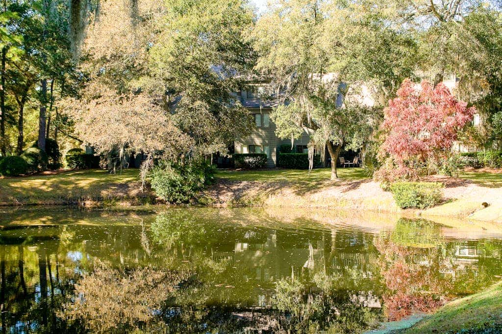 Dog friendly villa with lagoon views & an updated interior near beach & pools