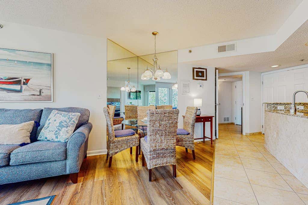 Sunny condo with ocean view balcony & beach access