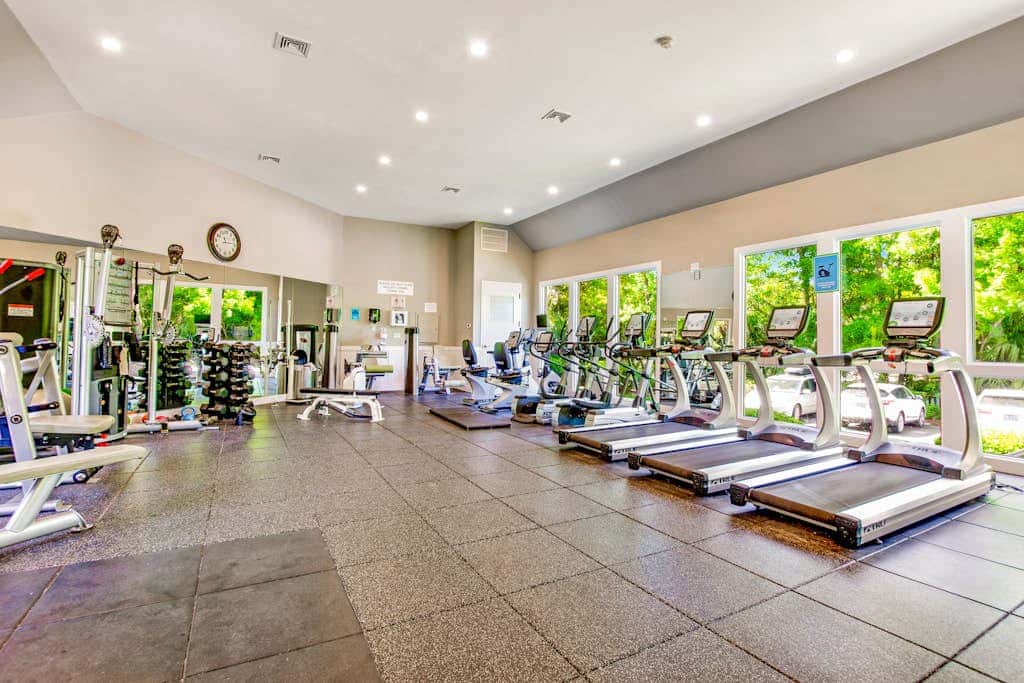 Sunny condo with ocean view balcony & beach access