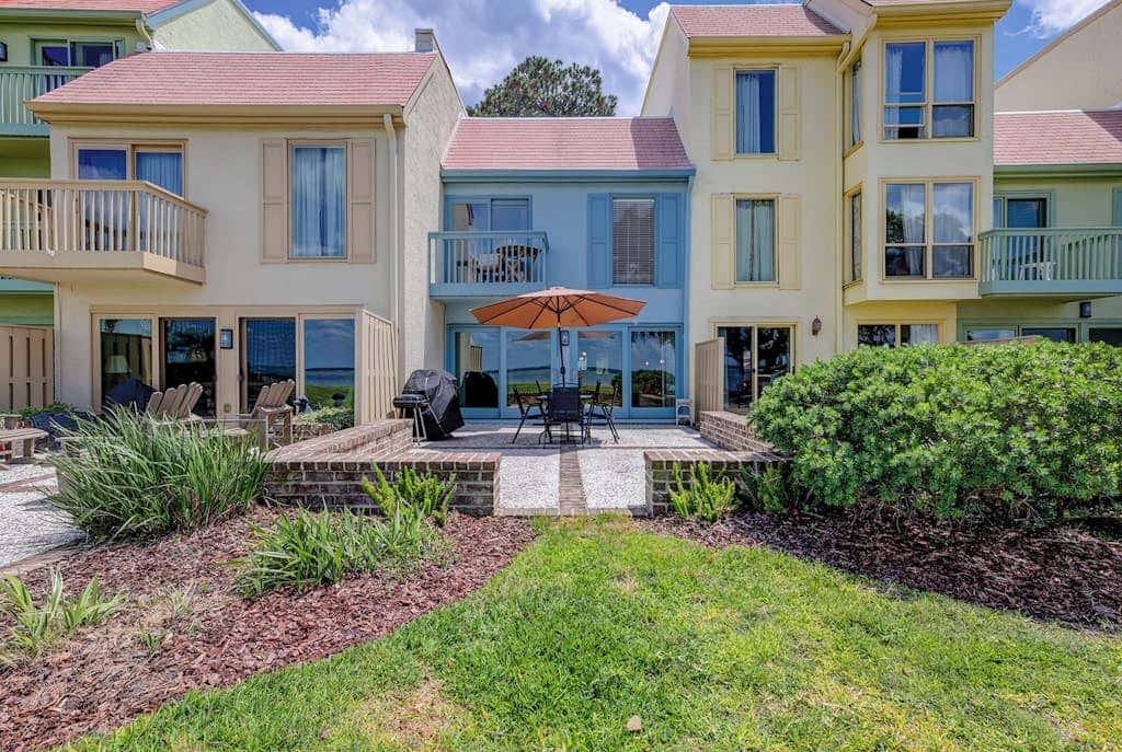 Harbour Town hideaway with scenic balcony, water views just steps from the lighthouse