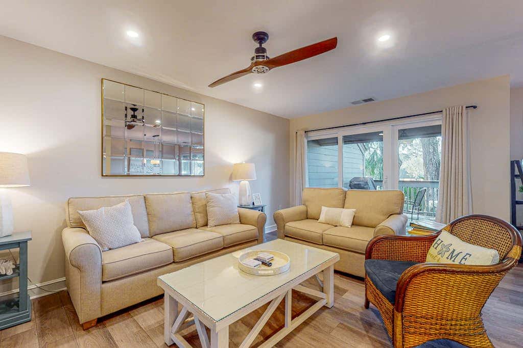 Beautiful Home On George Fazio Golf Course Close to the Beach