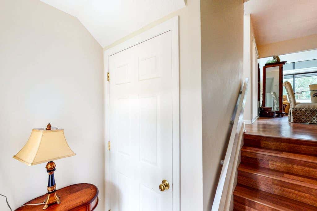 Charming, family friendly condo with private deck close to golf & the beach