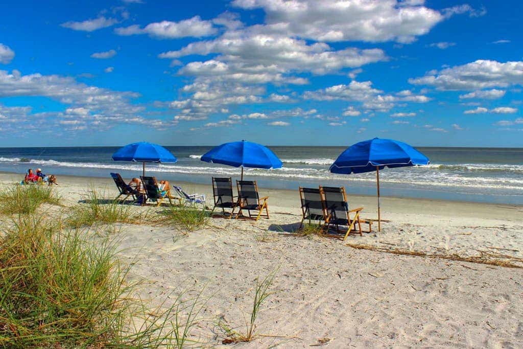 Charming, family friendly condo with private deck close to golf & the beach