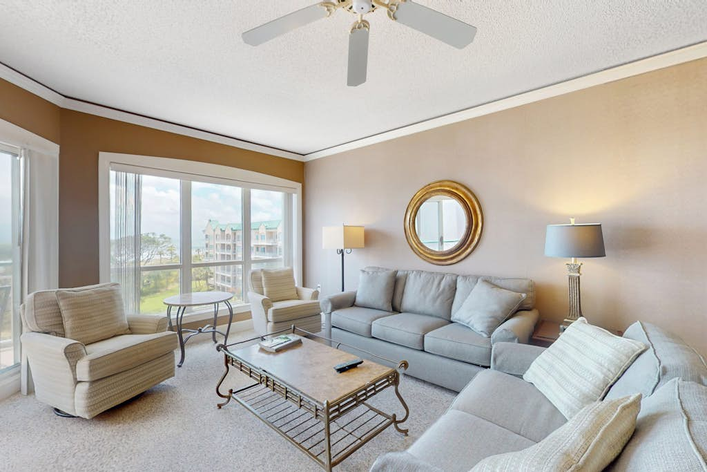 Island getaway by the ocean with balcony view & shared pool and beach access