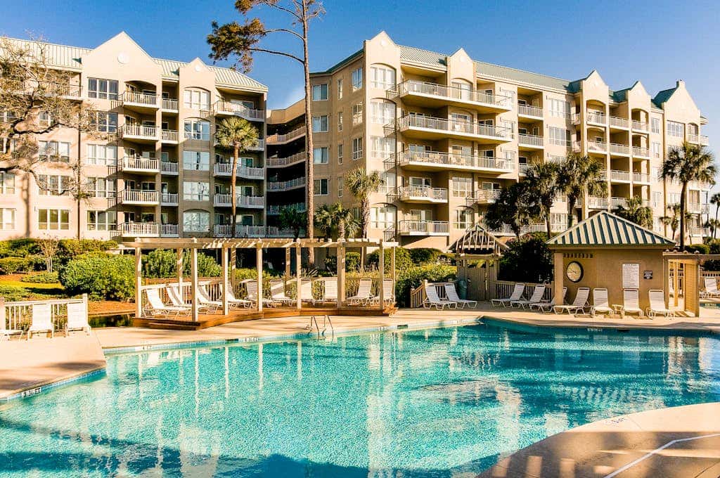 Island getaway by the ocean with balcony view & shared pool and beach access